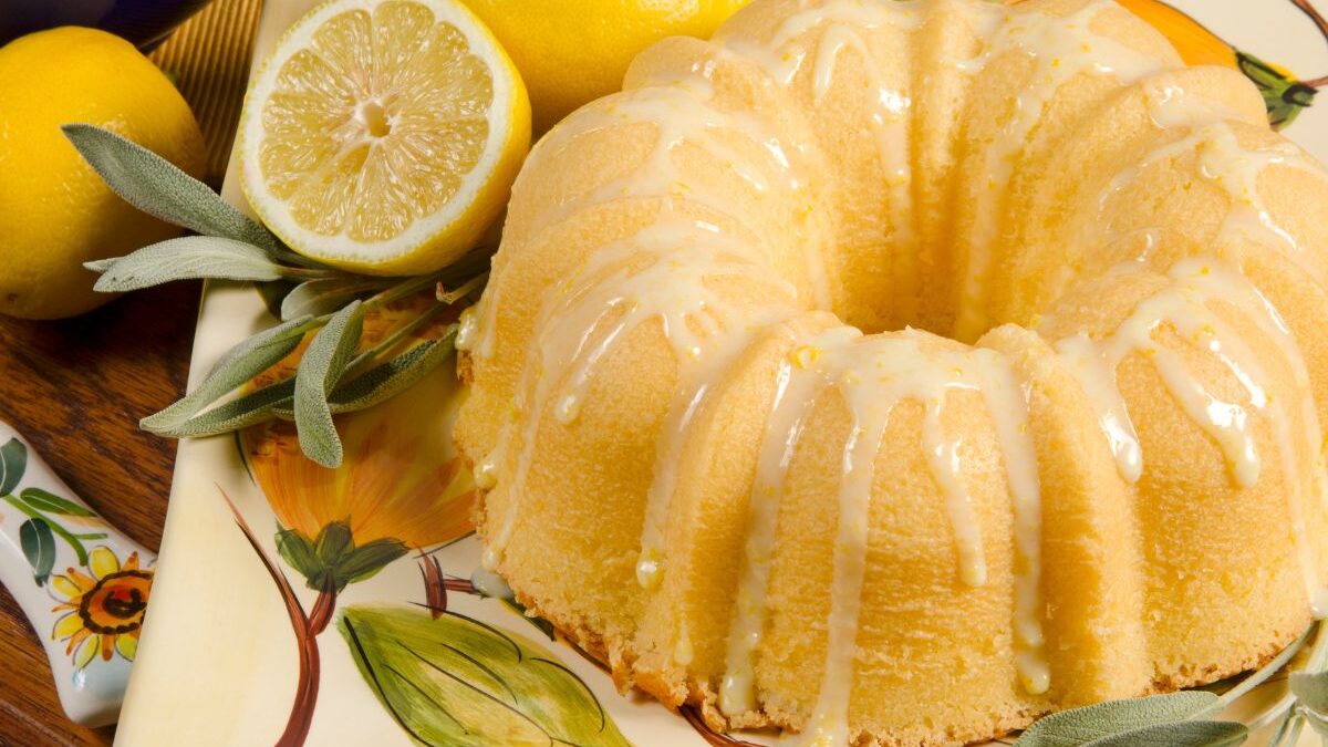 Recipe: Glazed Lemon Pound Cake