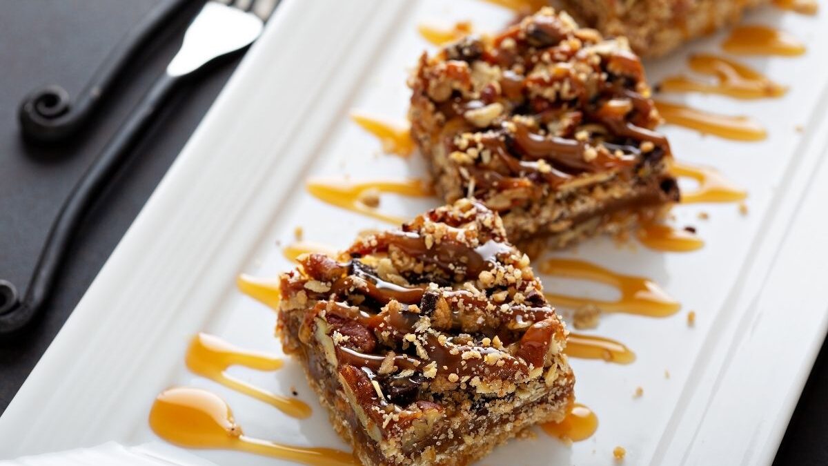 Recipe: Oatmeal Caramel Bars