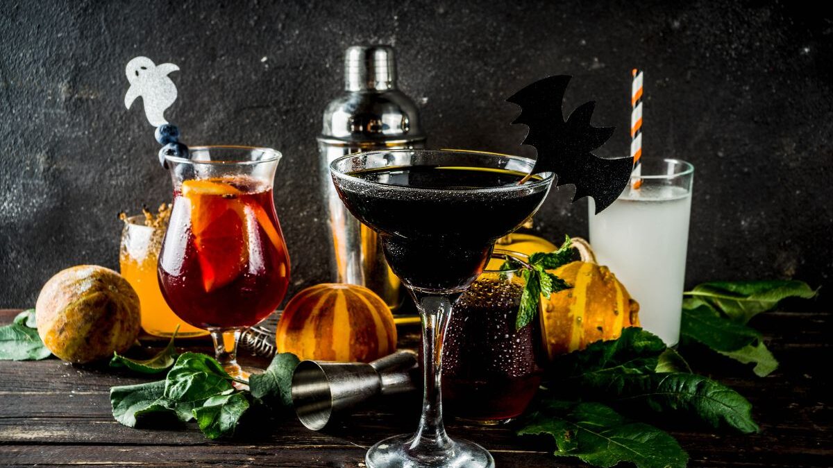 How to Host a Haunted Cocktail Party: Spooky Sips & Ghoulish Good Times