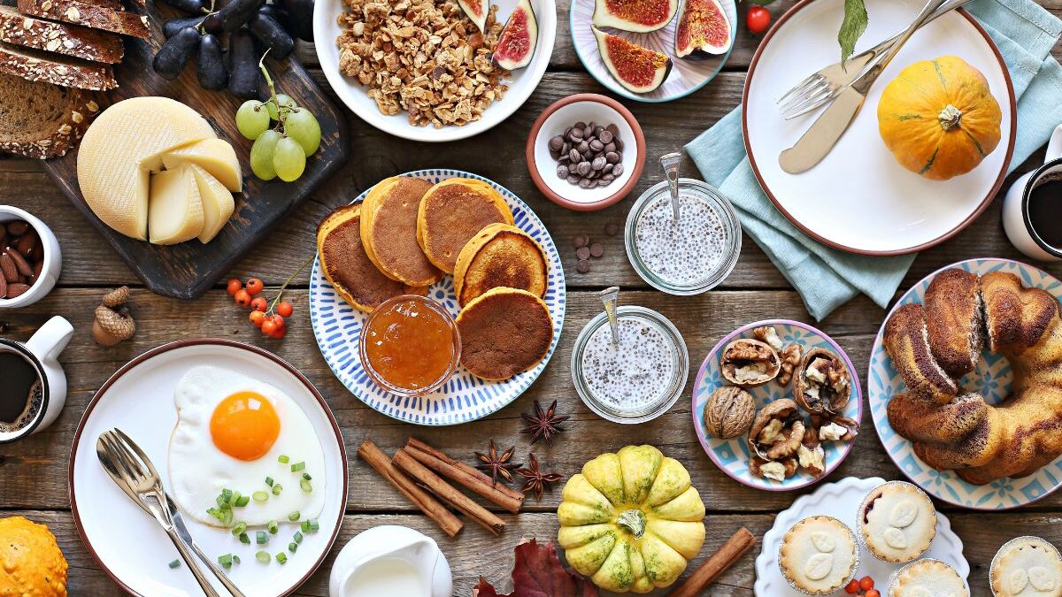 How to Host a Cozy Fall Brunch Party: Tips & Creative Menu Ideas