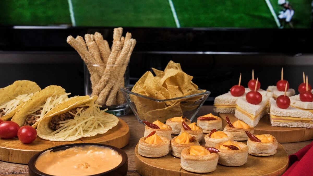 Easy Game Night Snacks: No-Fuss Dips, Platters & Party Tips